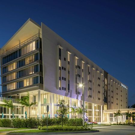 Отель Doubletree By Hilton Miami Doral Sweetwater Экстерьер фото