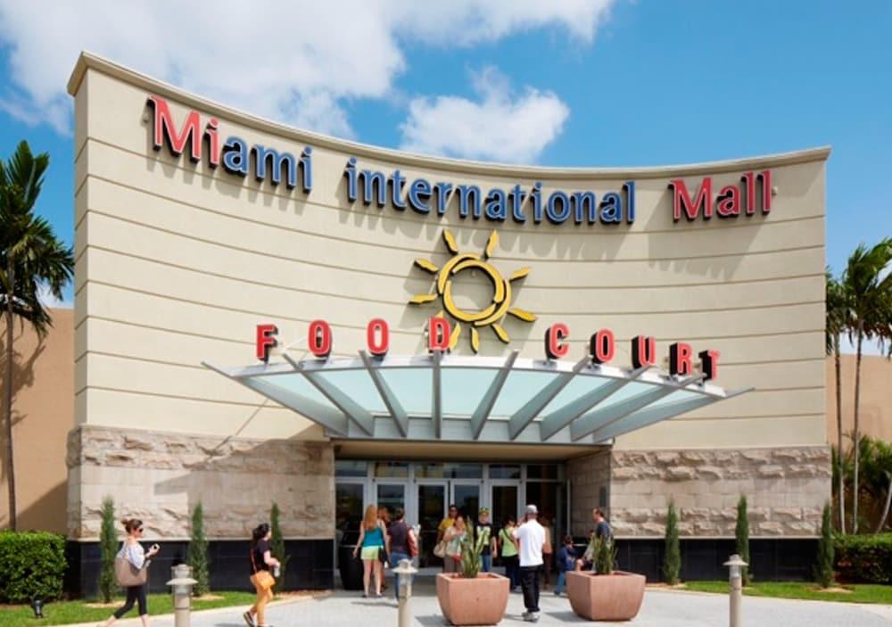 Отель Doubletree By Hilton Miami Doral Sweetwater Экстерьер фото