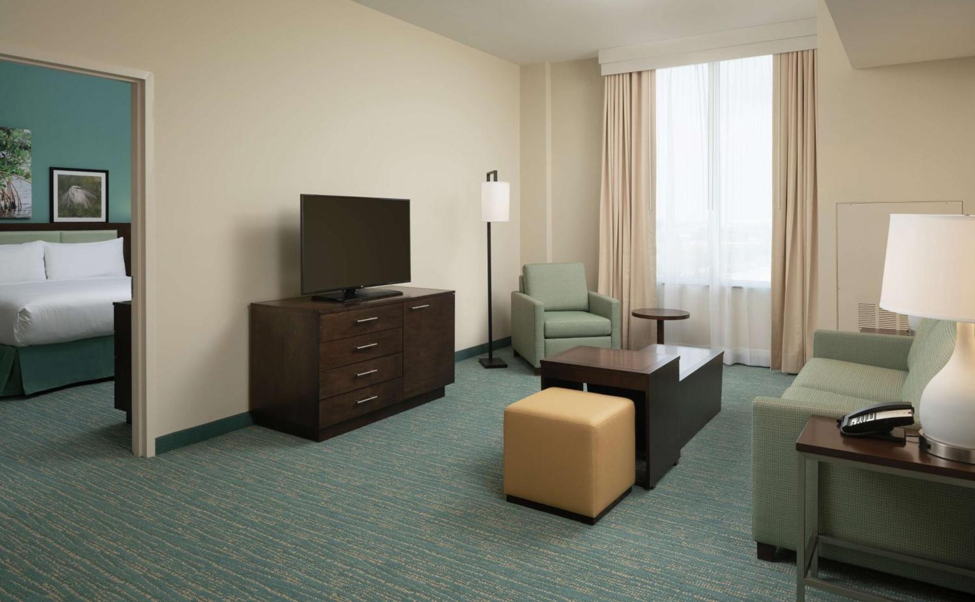 Отель Doubletree By Hilton Miami Doral Sweetwater Экстерьер фото