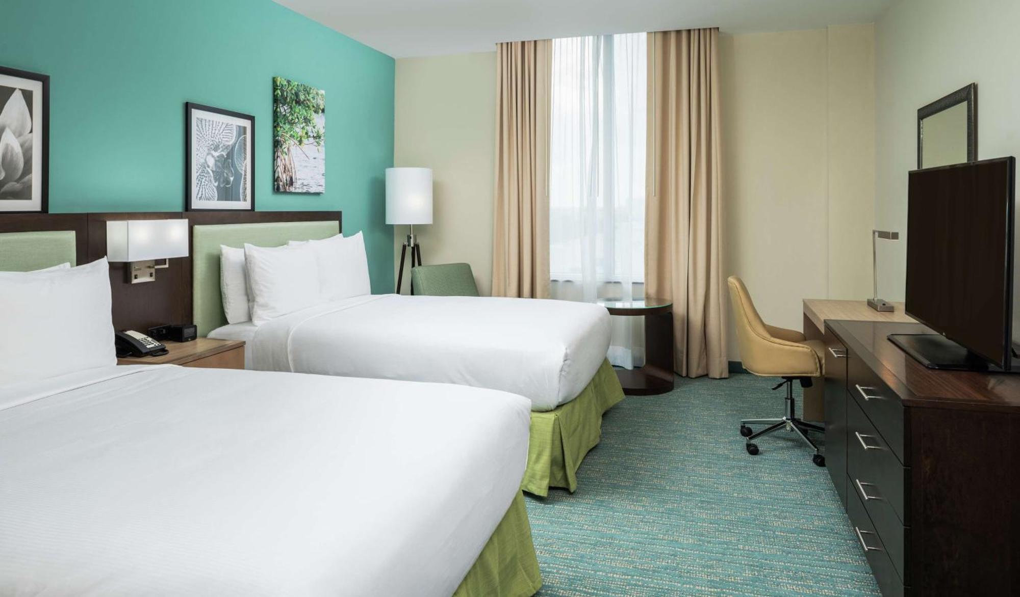 Отель Doubletree By Hilton Miami Doral Sweetwater Экстерьер фото