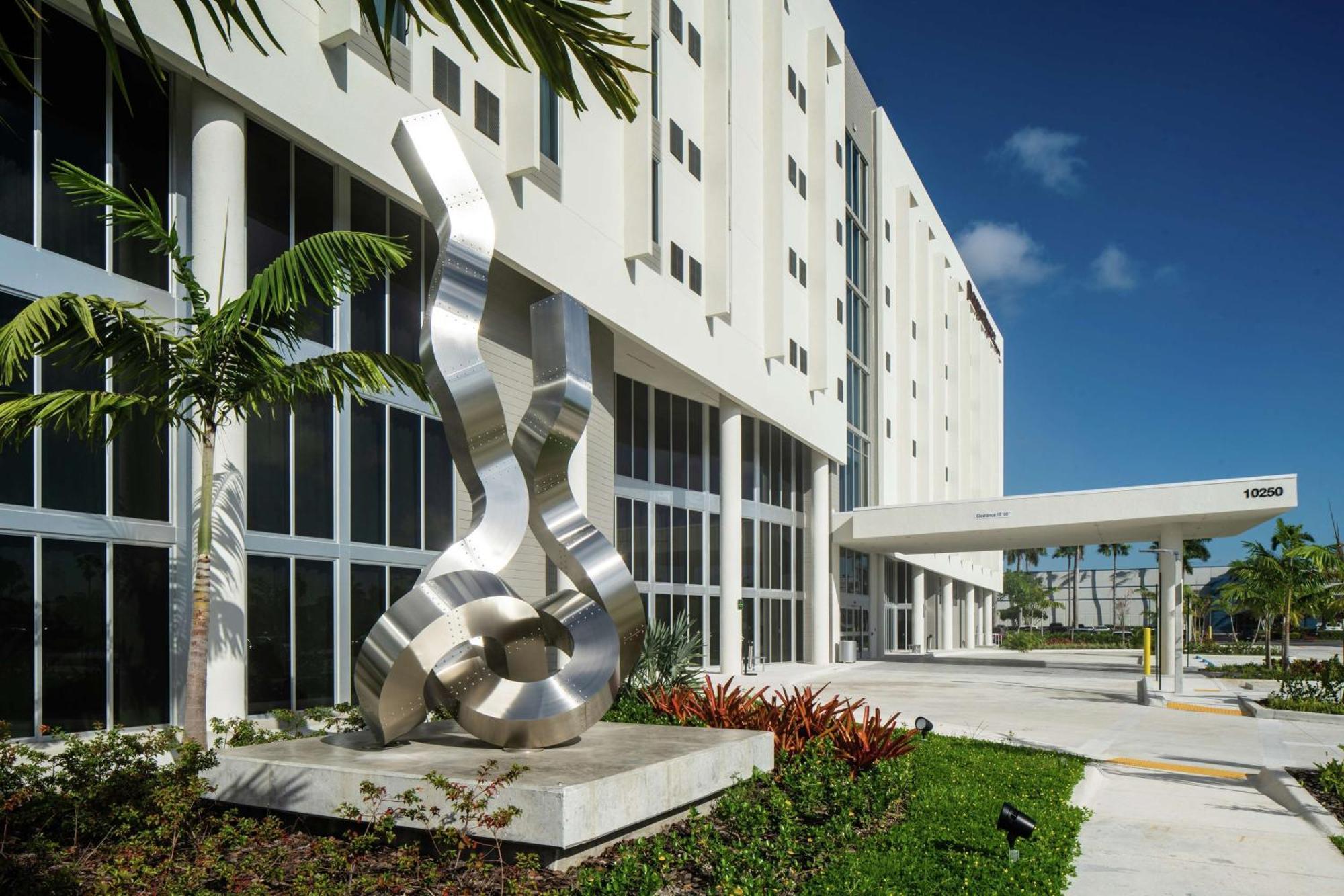 Отель Doubletree By Hilton Miami Doral Sweetwater Экстерьер фото