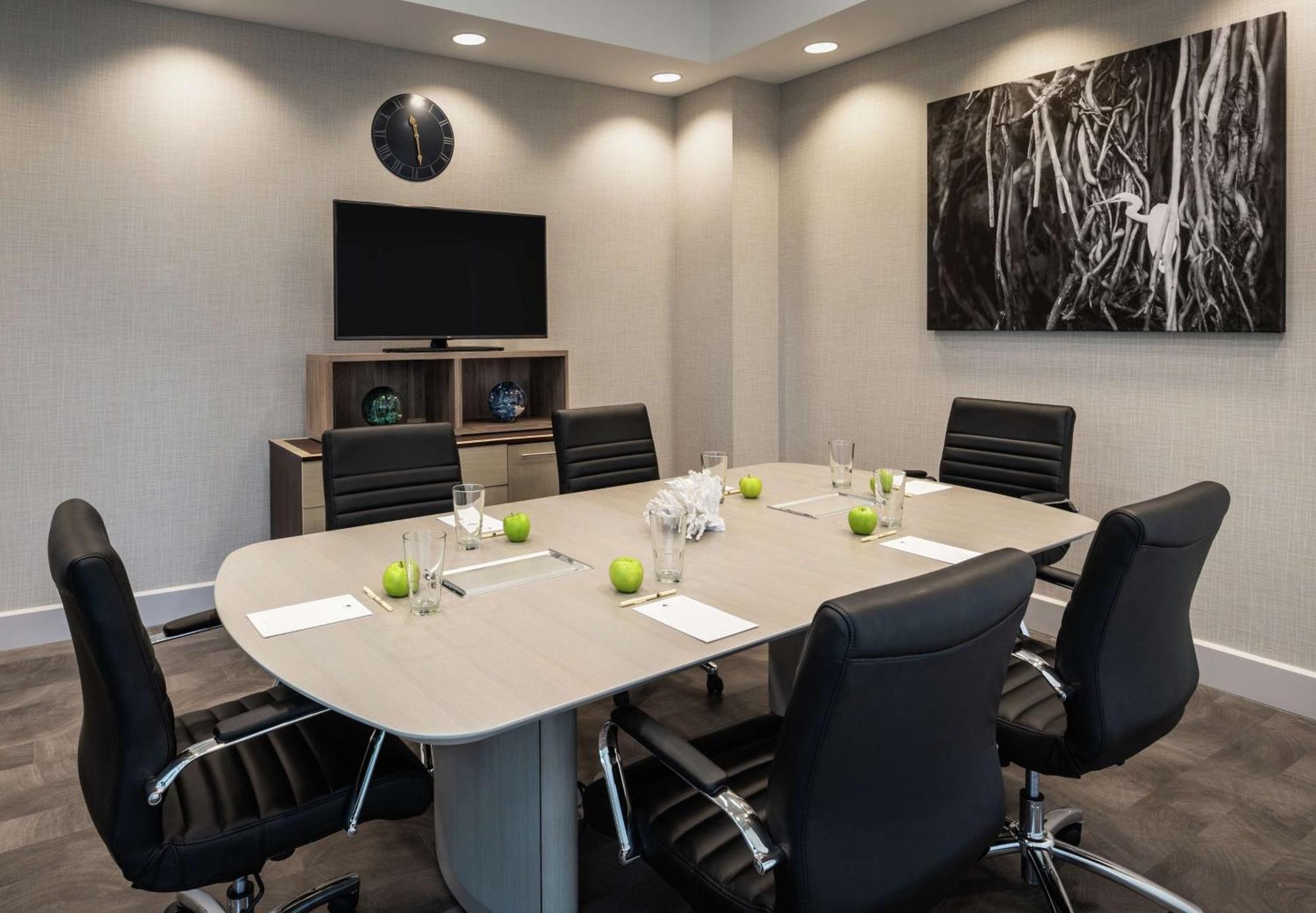 Отель Doubletree By Hilton Miami Doral Sweetwater Экстерьер фото