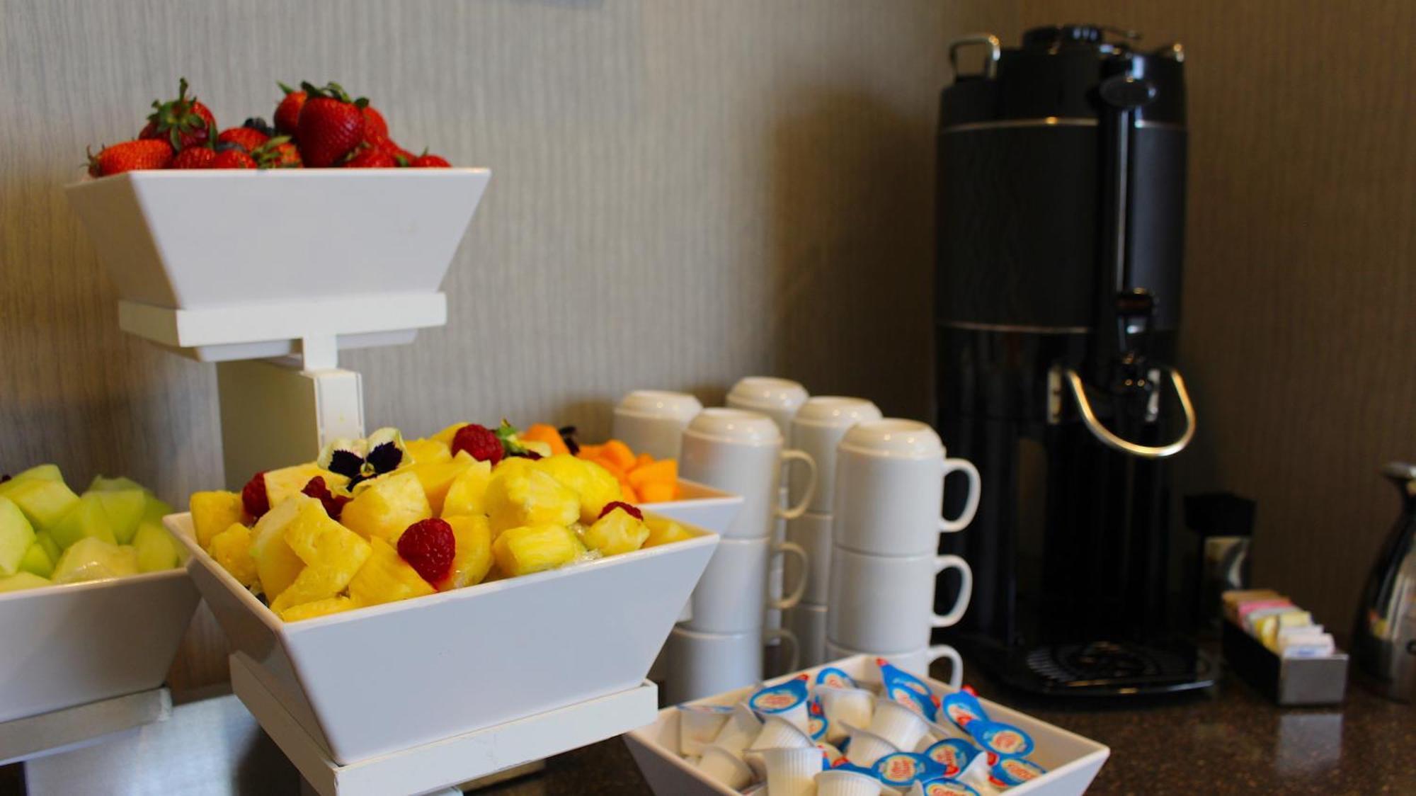 Отель Doubletree By Hilton Miami Doral Sweetwater Экстерьер фото