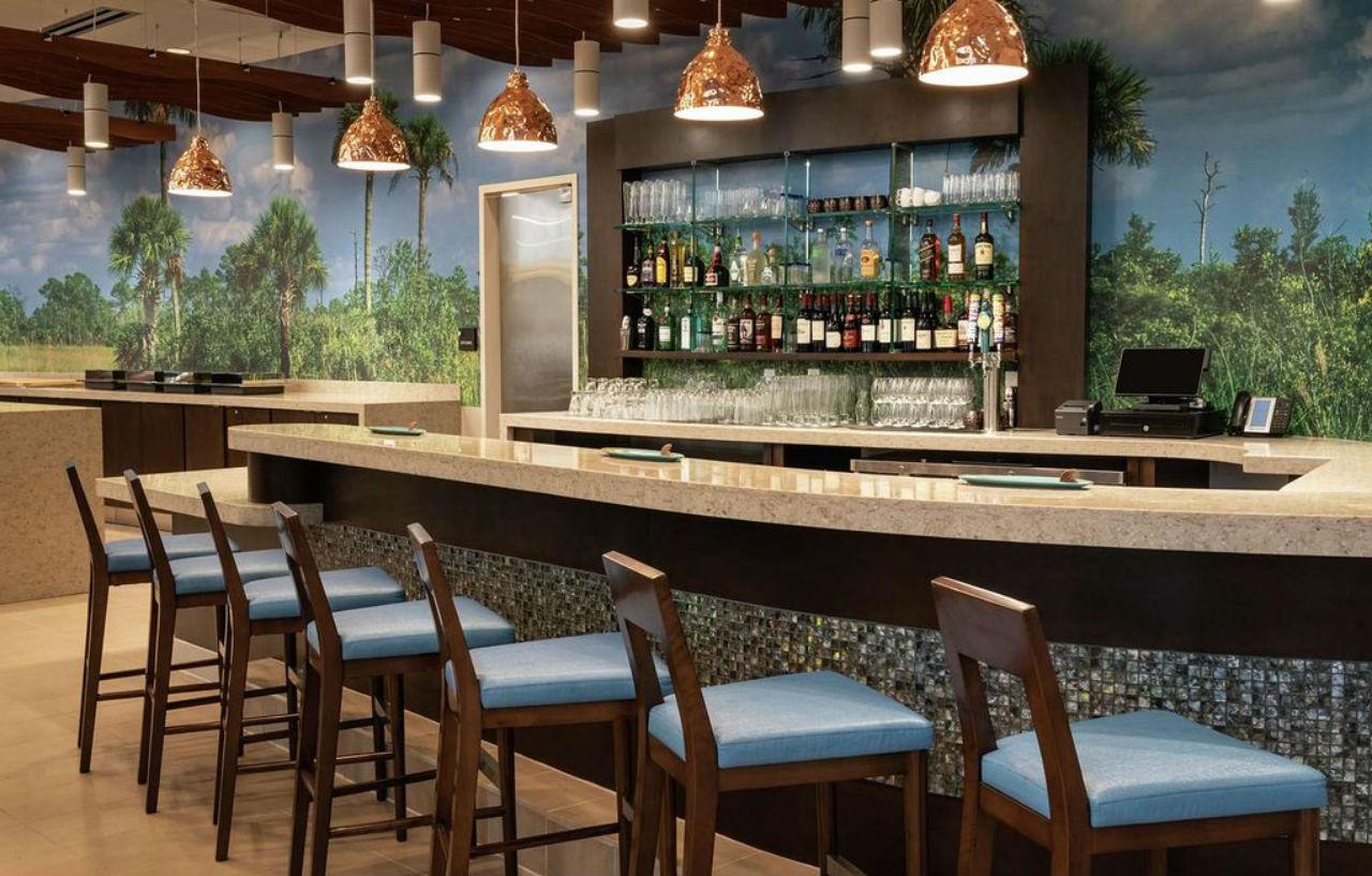 Отель Doubletree By Hilton Miami Doral Sweetwater Экстерьер фото